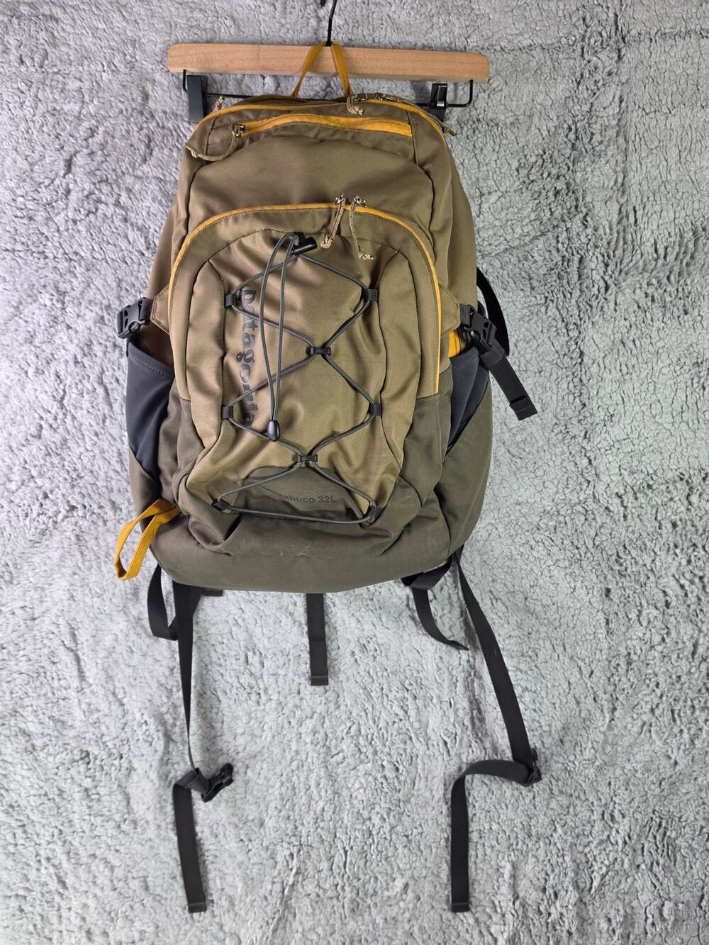 Patagonia Backpack Chacabuco 32L Ash Tan Hiking Outdoor Travel Pack 47926